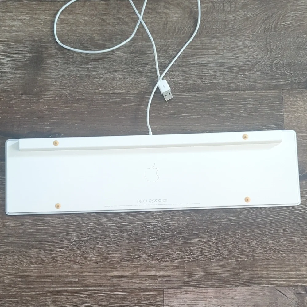 Apple A1243 Wired White USB Keyboard